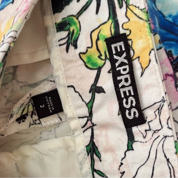 Express| Multicolour Floral Dress Shorts Sz 2 - Picture 5 of 5